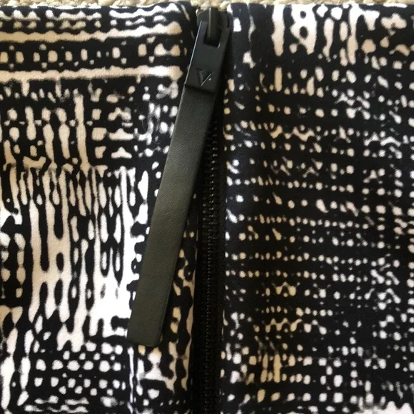 Vince Camuto Monochrome Patterned Pencil Skirt in Black andbWhite - Picture 4 of 6